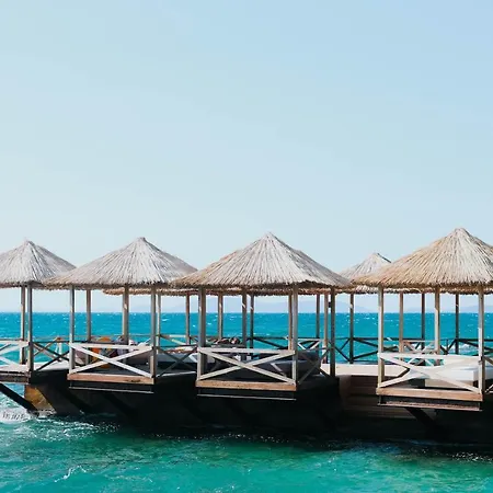 מלון Maja Luxury 4*