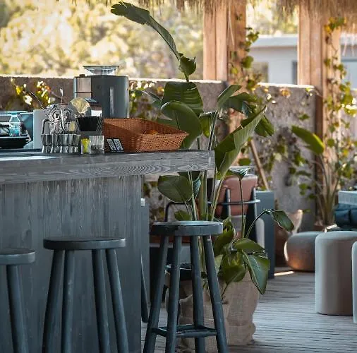 מלון Maja Luxury 4*