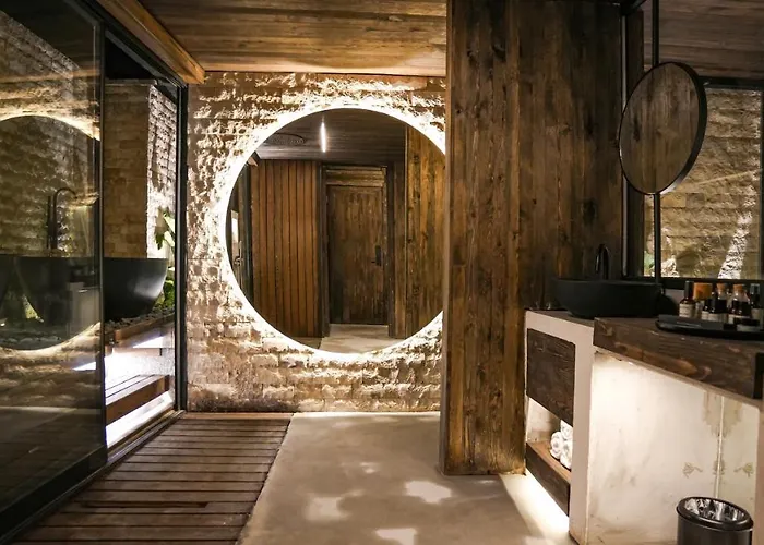 מלון Maja Luxury 4*